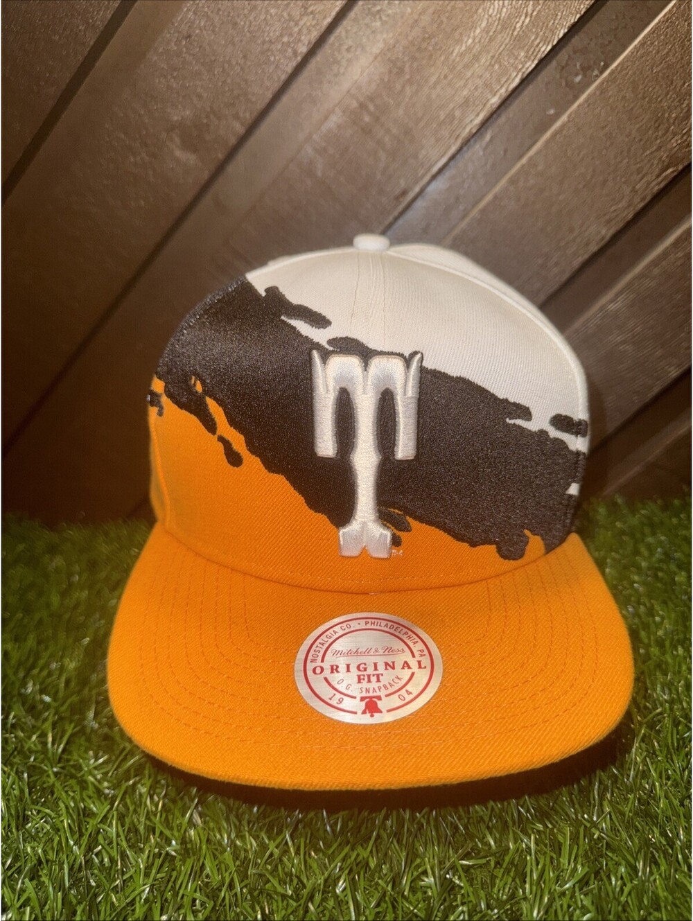 Mitchell & Ness NCAA Tennessee Paintbrush Rare Snapback Hat White/Orange New